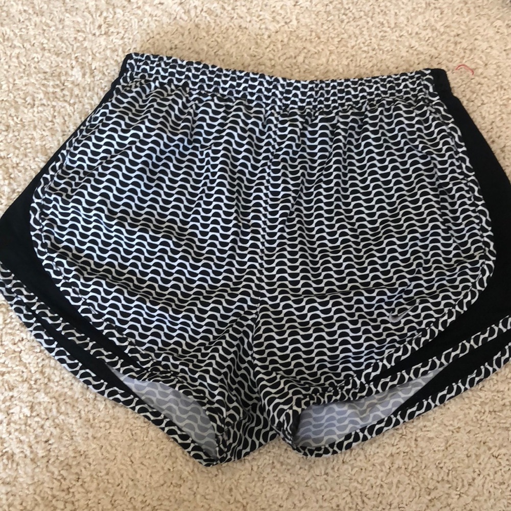 nike dry tempo patterned running shorts
